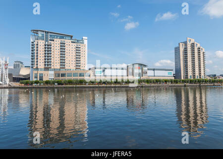 En Angleterre, Manchester, Salford, les quais, le Lowry Outlet Shopping Center Banque D'Images