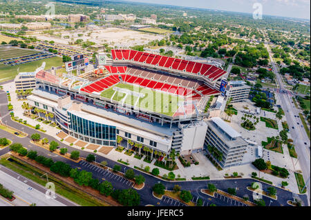 Vue aérienne de Raymond James Stadium de Tampa, Floride, USA, un grand stade de football américain. Banque D'Images