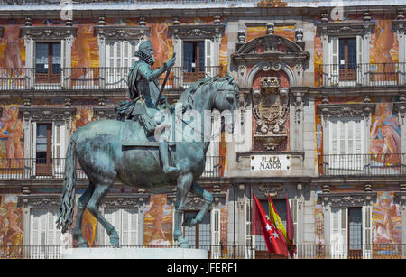 L'Espagne, la ville de Madrid, Plaza Mayor, Philippe III Monument Banque D'Images