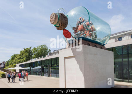 L'Angleterre, Londres, Greenwich, le National Maritime Museum, "Nelson's ship in a Bottle" par Yinka Shonibare Banque D'Images