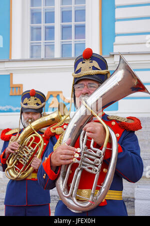 Musiciens en uniformes à l'impériale du palais de Catherine à Saint Pétersbourg, Russie. Banque D'Images