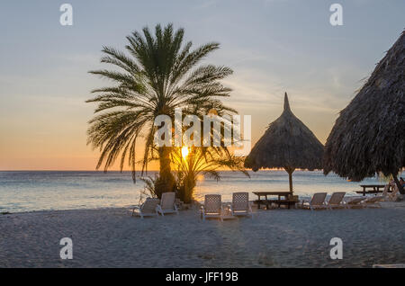 Sunset Beach à Curaçao une île des Caraïbes Banque D'Images