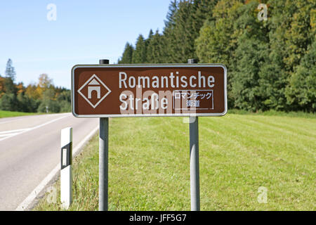 Panneau de circulation route romantique en allemand et japonais, Bavière, Allemagne, Europe , 21. Septembre 2007 Banque D'Images