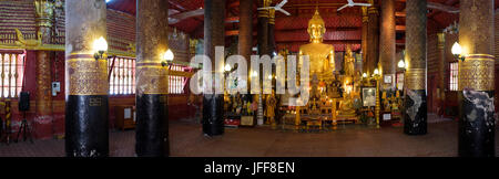 Statue de Bouddha au Wat Mai Suwannaphumaham (aka LA TVA PEUT) Temple, Luang Prabang, Laos, Asie Banque D'Images