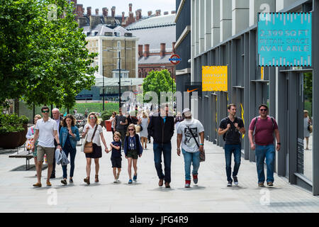 Pancras Square est la nouvelle place au King's Cross, une partie de la régénération de la zone de projet, Londres, Angleterre, Royaume-Uni Banque D'Images