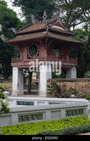 Pavillon de Constellation dans le Temple de la littérature à Hanoi, Vietnam, Asie Banque D'Images