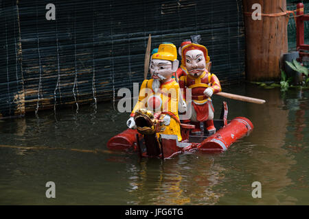 Performance théâtre de marionnettes sur l'eau à Hanoi, Vietnam, Asie Banque D'Images