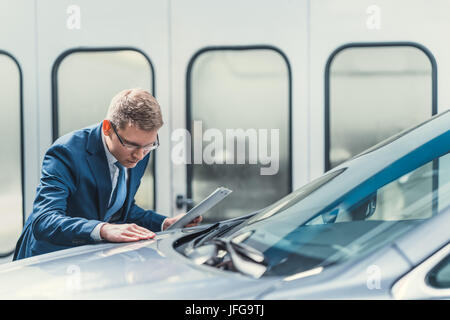 Manager avec auto Banque D'Images