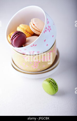 Biscuits aux amandes macarons français Banque D'Images