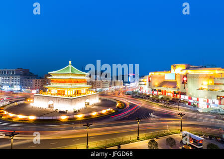 Xian bell tower dans nightfall Banque D'Images