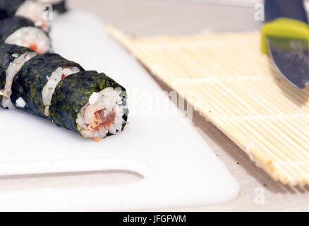 Des rouleaux de sushi Banque D'Images