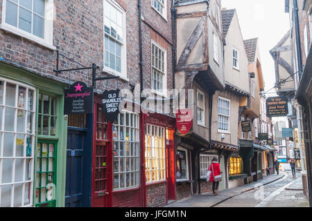 L'Angleterre, dans le Yorkshire, York, la rue commerçante médiévale Shambles Banque D'Images