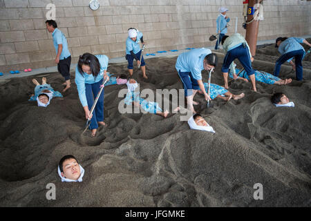 Le Japon, l'île de Kyushu, Ibusuki City, thermique bain de sable Banque D'Images