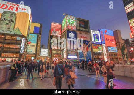 Le Japon, Kansai, Osaka City, près de la station de Namba Dotombori, Entertainment district Banque D'Images