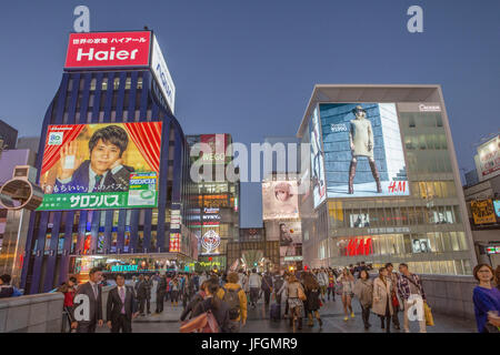 Le Japon, Kansai, Osaka City, près de la station de Namba Dotombori, Entertainment district Banque D'Images