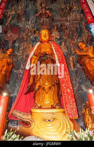 Chine, Shanghai, Jade Buddha Temple, Statue de Guanyin dans la Grande Salle Banque D'Images