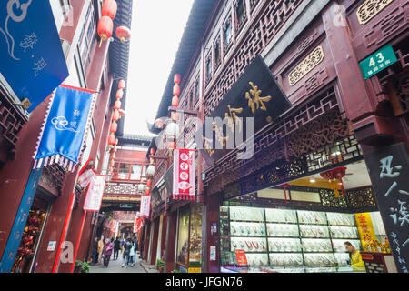 La Chine, Shanghai, le Jardin Yuyuan, boutiques à Shanghai Old Street Banque D'Images