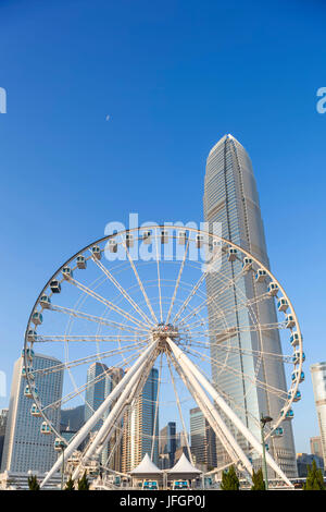 La Chine, Hong Kong, Central, Hong Kong et la roue d'observation Centre Financier International (SFI) Banque D'Images