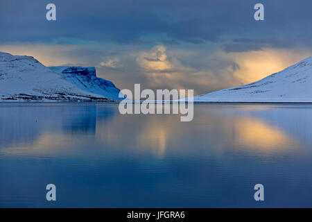 L'Islande, fjords de l'ouest, l'autre dans le Dyrafjördur Pingeyri fermer Banque D'Images