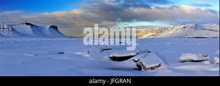 L'Islande, fjords de l'ouest, paysage d'hiver dans le Dyrafjördur Pingeyri fermer Banque D'Images