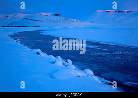 L'Islande, fjords de l'ouest, paysage d'hiver dans le Dyrafjördur Pingeyri fermer Banque D'Images