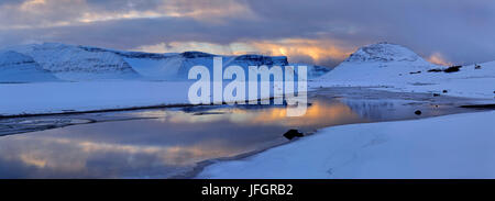 L'Islande, fjords de l'ouest, paysage d'hiver dans le Dyrafjördur Pingeyri fermer Banque D'Images