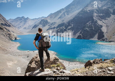 Le Chili, Portillo en été, Laguna del Inca, Randonneur Banque D'Images