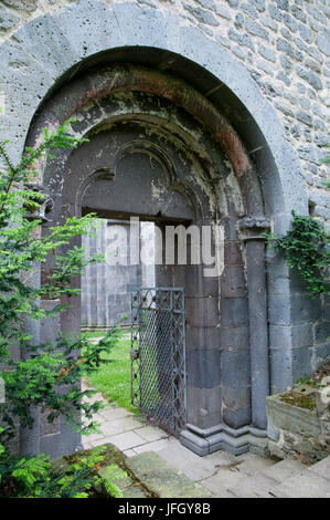 La ruine de l'église du cloître cistercien de Arnsburg, lumière, Hessen, Allemagne Banque D'Images