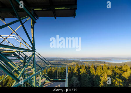 Vue de la tour de la Moldavie vue à la forêt de Bohême et le réservoir de Lipno, Autriche, Haute Autriche, de Mühlviertel, Ulrichsberg Banque D'Images