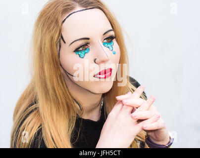 Jolie jeune femme portant le maquillage créatif Banque D'Images