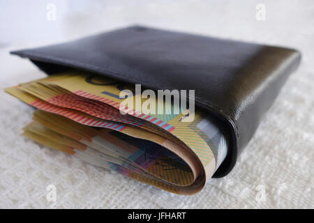 Dollars australiens dans une pochette noire. Banque D'Images