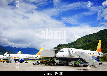 Thimphu, Bhoutan - Aug 29, 2015. Station d'avions à l'aéroport de Paro à Thimphu, Bhoutan. Thimphu est le centre politique et économique du Bhoutan. Banque D'Images