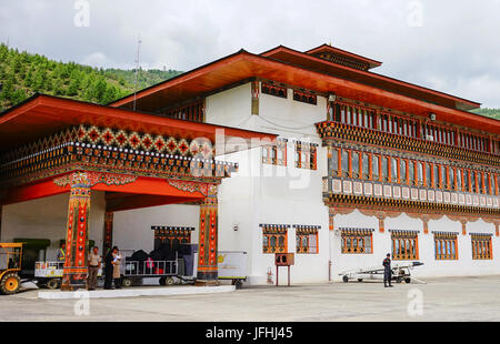 Thimphu, Bhoutan - Aug 29, 2015. Station d'avions à l'aéroport de Paro à Thimphu, Bhoutan. Thimphu est le centre politique et économique du Bhoutan. Banque D'Images