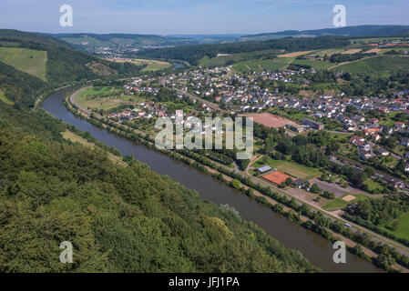 Allemagne, Rhénanie-Palatinat, district 3621, ferme du parc, Klauses Kastel, vue, la vallée de la Sarre, Serrig Banque D'Images