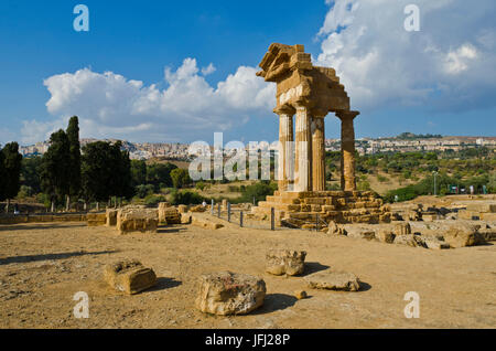 L'Italie, le sud de l'Italie, Sicile, Sicilia, Agrigento, Agrigento, vallée des temples, le temple des Dioscures Banque D'Images