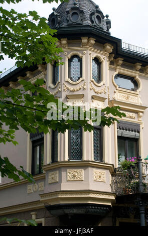 L'Europe, Allemagne, Bavière, Rosenheim, le vieux Nice baie vitrée avec les fenêtres de verre, de la couronne Banque D'Images