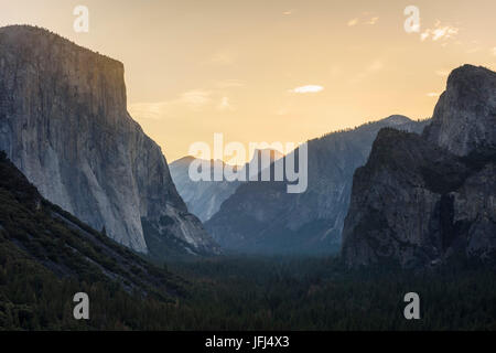 Vue de Tunnel du parc national Yosemite, aux États-Unis, en Californie Banque D'Images