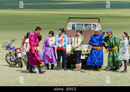 La Mongolie, l'Asie centrale, fête du Naadam, Sayhane, fête nationale de la Mongolie, des spectateurs à l'un de chevaux Banque D'Images