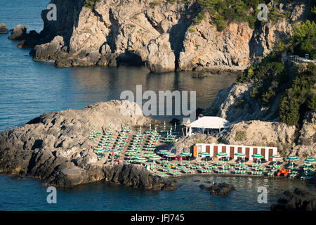 Le soleil sur la plage de Talamone, Toscane, Italie Banque D'Images