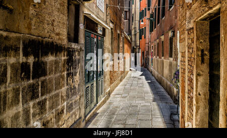 Ruelle dans la Vieille Ville, Venise, Vénétie, Italie Banque D'Images