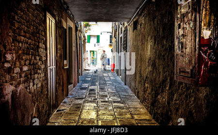 Ruelle dans la Vieille Ville, Venise, Vénétie, Italie Banque D'Images