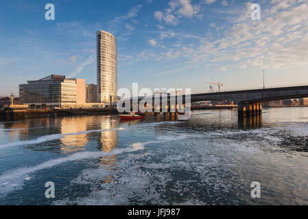 Royaume-uni, Irlande du Nord, Belfast, ville au bord de la rivière Lagan, Dawn Banque D'Images