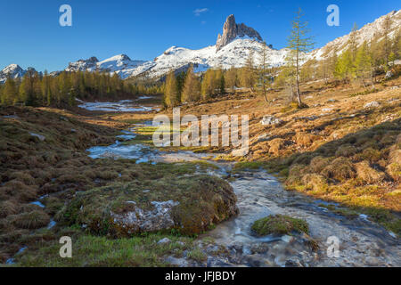 L'Europe, Italie, Vénétie, Belluno, Dolomites, à proximité du lac d'landscae naturel de Russie, Dolomites Banque D'Images