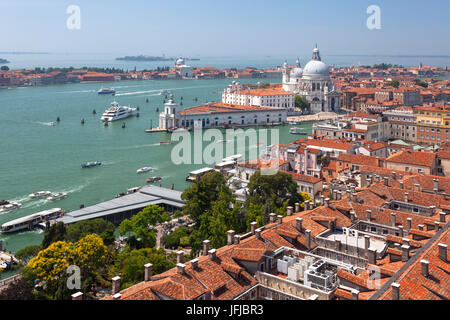 L'Europe, Italie, Vénétie, Venise, vue du clocher de San Marco à Punta della Dogana and Santa Maria della Salute Banque D'Images