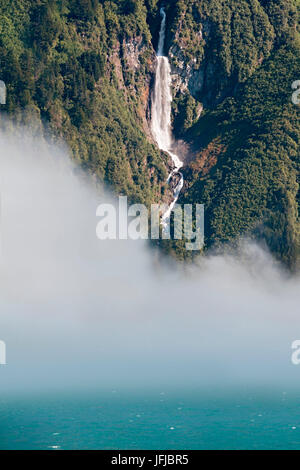 Cascade de Kenai fjords, Alaska Banque D'Images