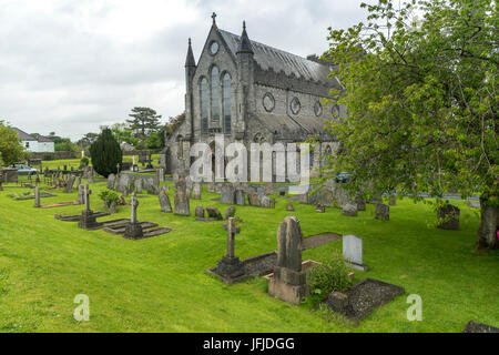 La Cathédrale St Canice et ses jardins d'anciens cimetières, Kilkenny, Co, Typperary, Munster, Irlande, Europe Banque D'Images