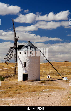 Campo de Criptana, Castille la Manche, Espagne, un moulins à vent de Don Quichotte, Banque D'Images