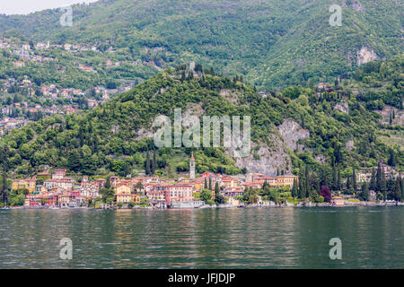 La petite ville de Varenna, Lac de Côme, Lombardie, Italie, Banque D'Images