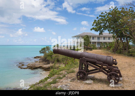 Le canon à Fort Saint James entoure le la mer des Caraïbes Saint John's, Antigua-et-Barbuda Antilles Îles sous le vent Banque D'Images