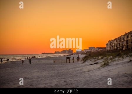 Orange coucher de soleil sur le golfe du Mexique à destin fl Banque D'Images